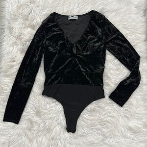 The Impeccable Pig Black Velour Keyhole Cut Out Self Tie Front Bodysuit Sz M